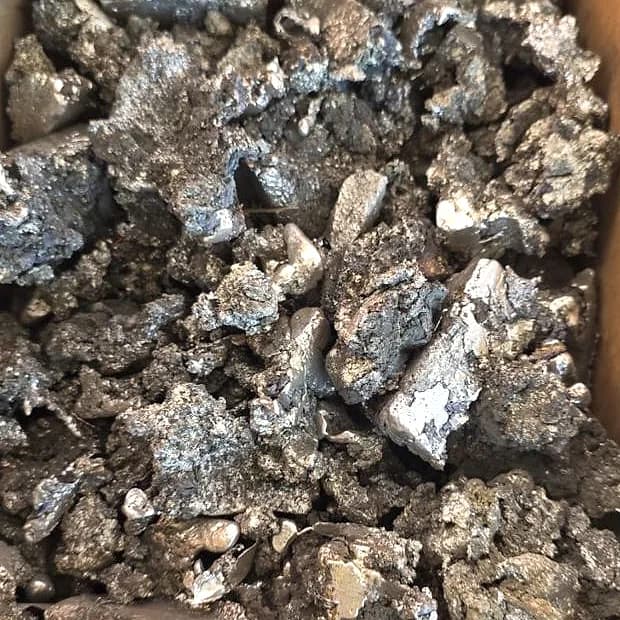 Escoria de soldadura en caja